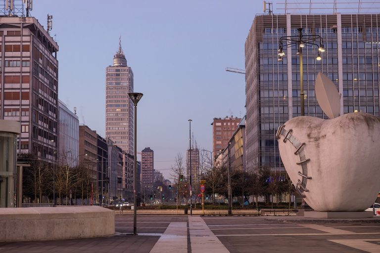 Gio Ponti and the tower too thin to be a slab